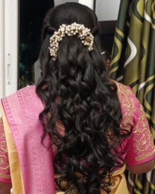 Ivory and champagne bridal beauty look