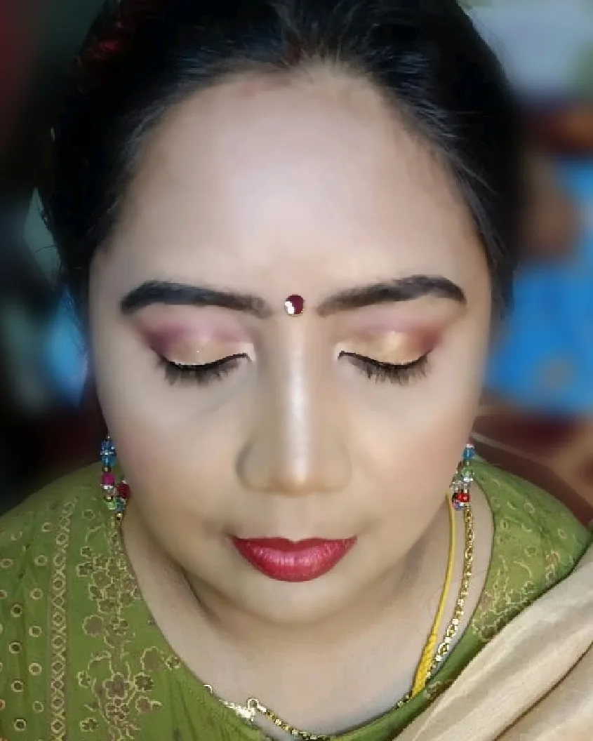 Modern heirloom bridal makeup portrait